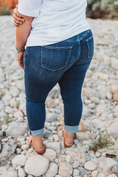 Dark wash distressed kancan capris