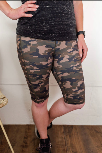 Camo exercise biker shorts with pockets